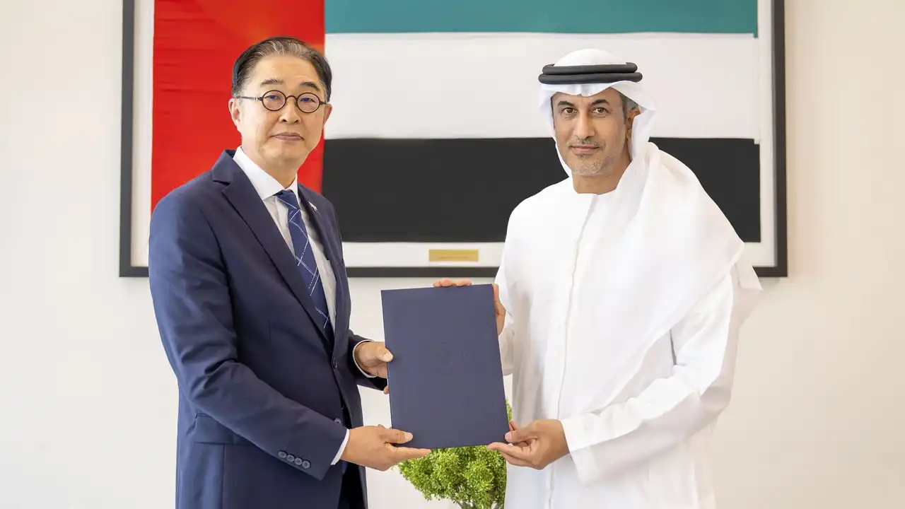 سعيد الهاجري يستقبل أوراق اعتماد السفير الكوري في الدولة